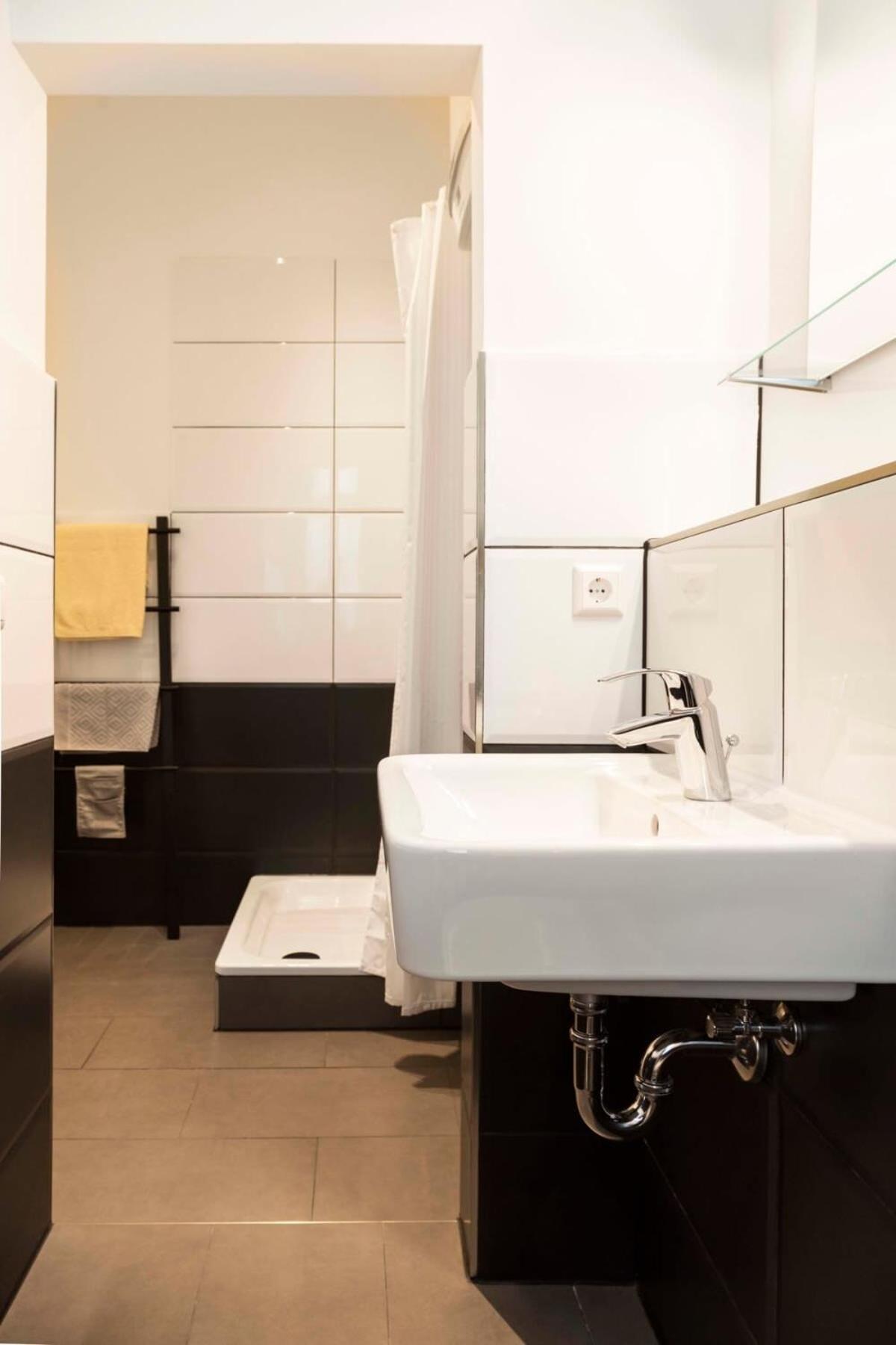 Spacious Family Apartment At Mauerpark Plus Selfcheckin Berlin Luaran gambar