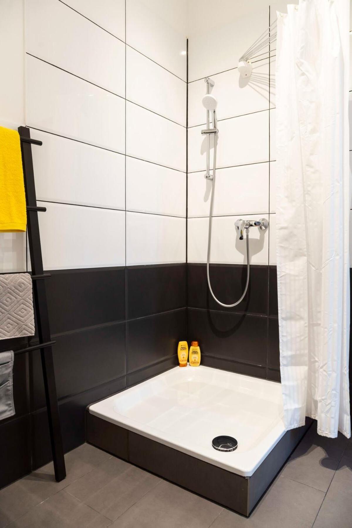 Spacious Family Apartment At Mauerpark Plus Selfcheckin Berlin Luaran gambar