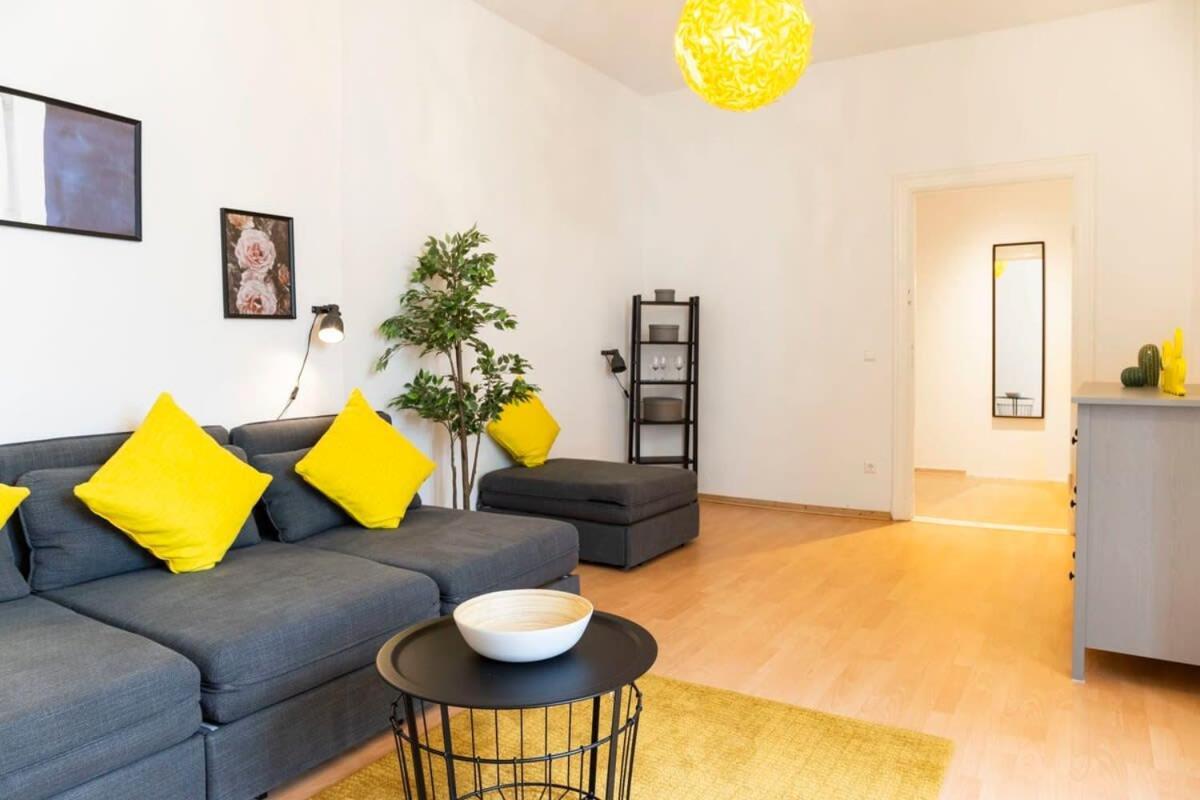 Spacious Family Apartment At Mauerpark Plus Selfcheckin Berlin Luaran gambar